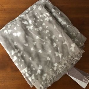 NWT Tilo heart scarf